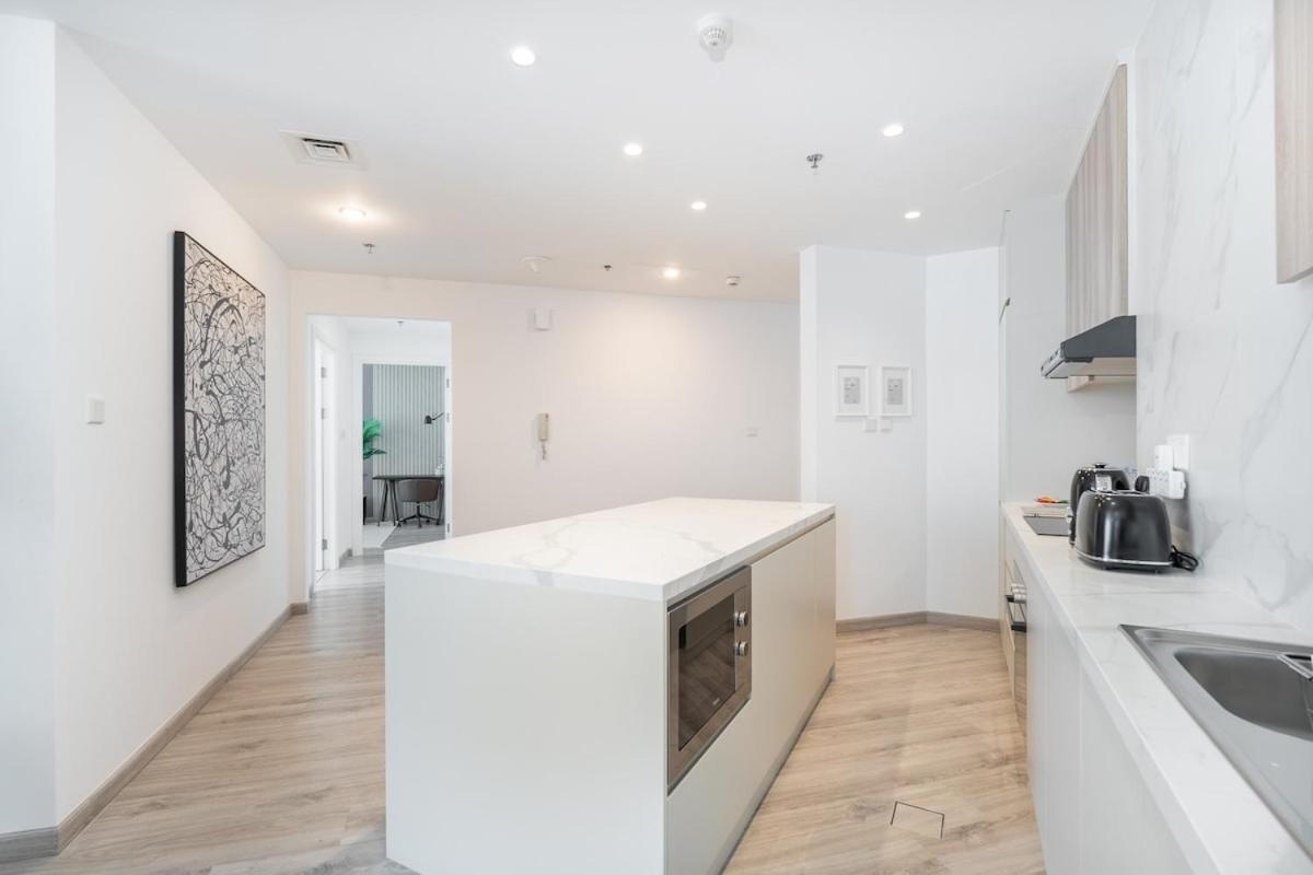 Apartment Dazzling 2-bedrooms With Eye-catching Artwork In Marina! *