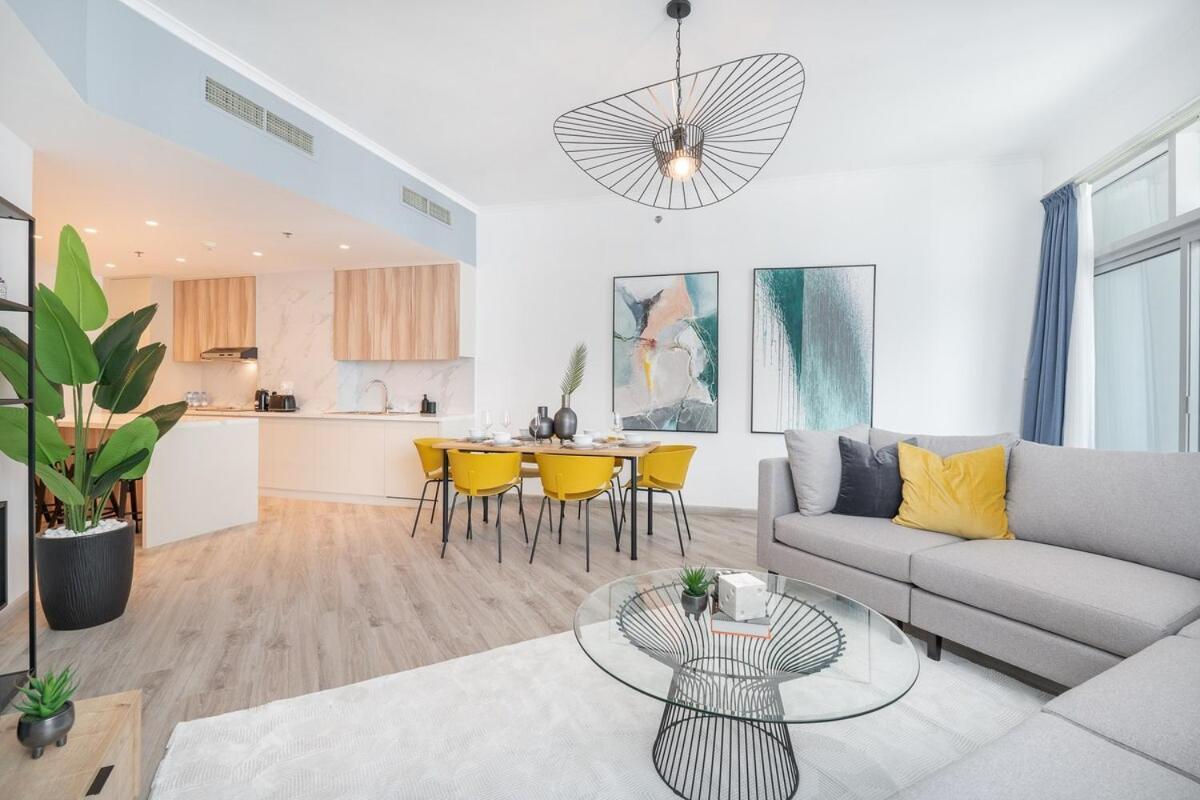 Dazzling 2-bedrooms With Eye-catching Artwork In Marina! Apartment *